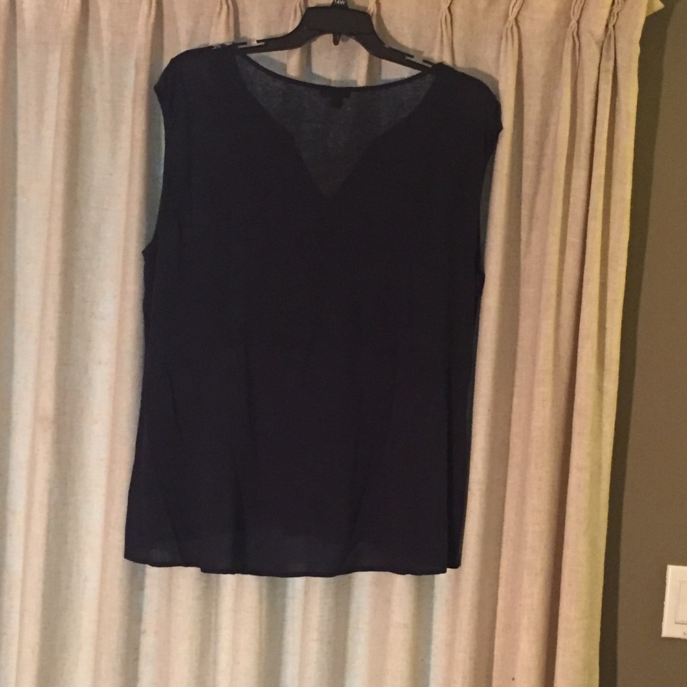 Lucky Brand Navy Sleeveless Embroidered top - 3X - Picture 3 of 5